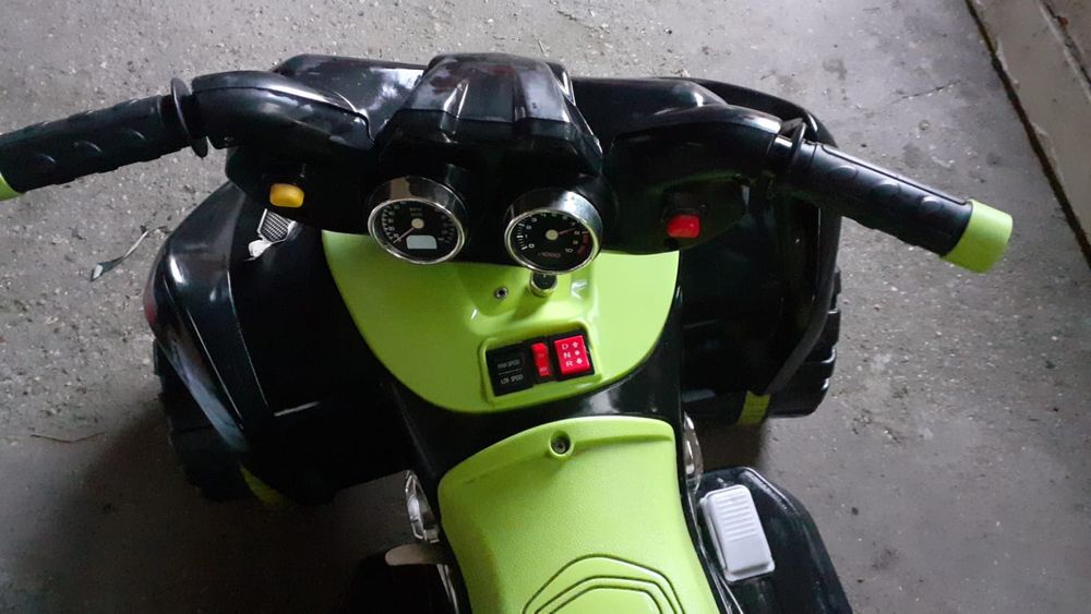 Vând ATV COPII  cu  incarcare electrica