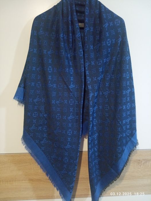 Шал на Louis Vuitton