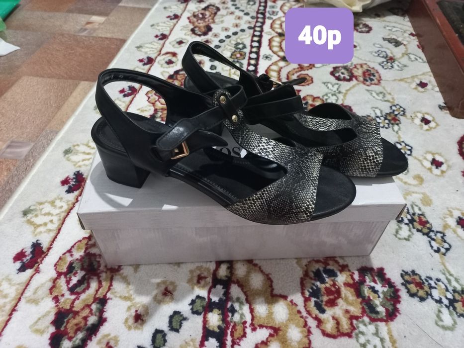 Продам женские босоножки 40р