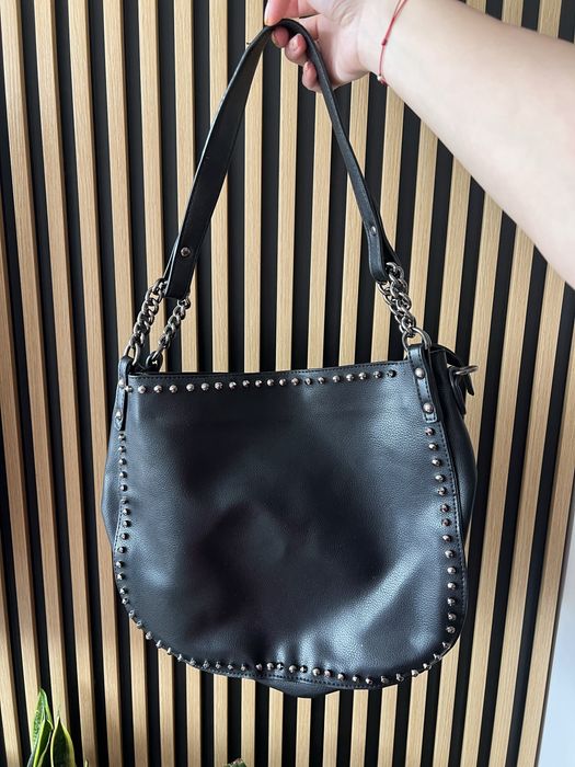 Дамска чанта с капси