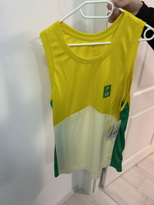 Maieu Nike barbatesc