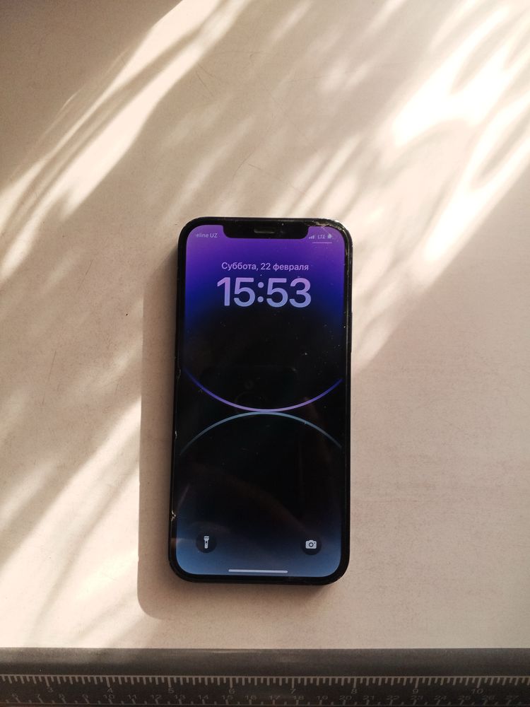 Iphone 12.