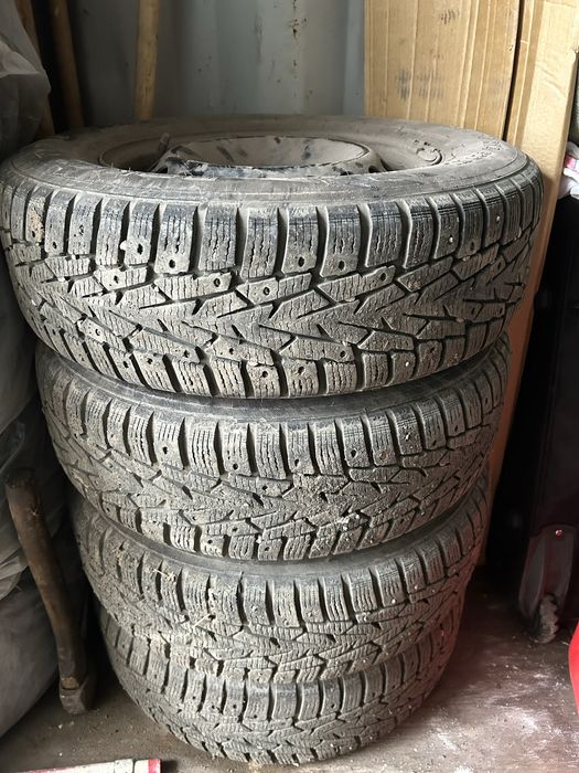 Продам Б/У шины с железными дисками, размер 185/70 R14