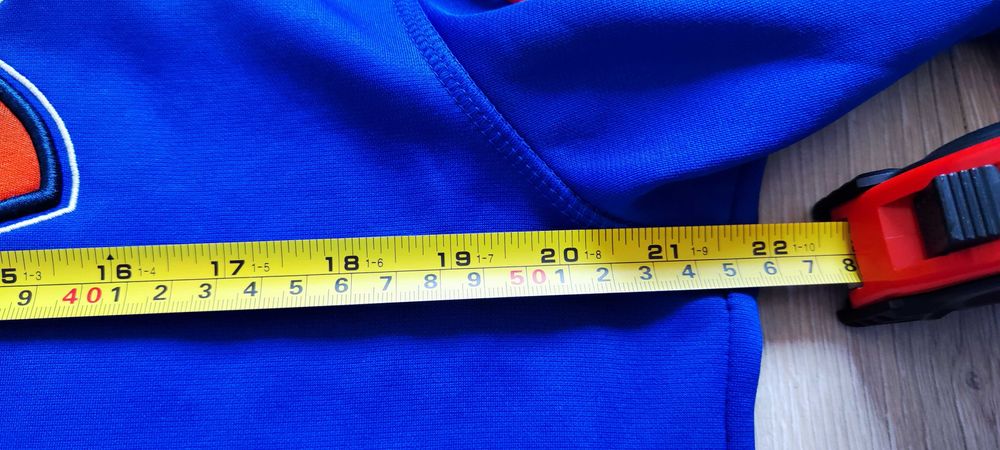 Продавам суитчър Under Armour Storm