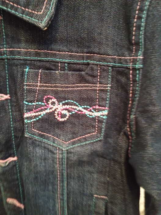 Продам джинсовую куртку на девочку