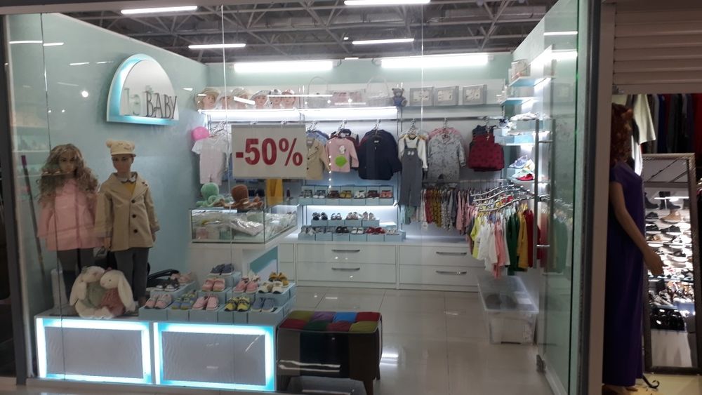 Торговое оборудование для бутика.