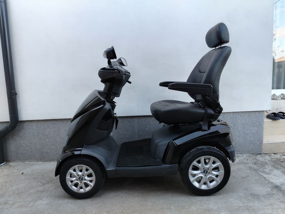 Cărucior scuter electric persoane cu dizabilități