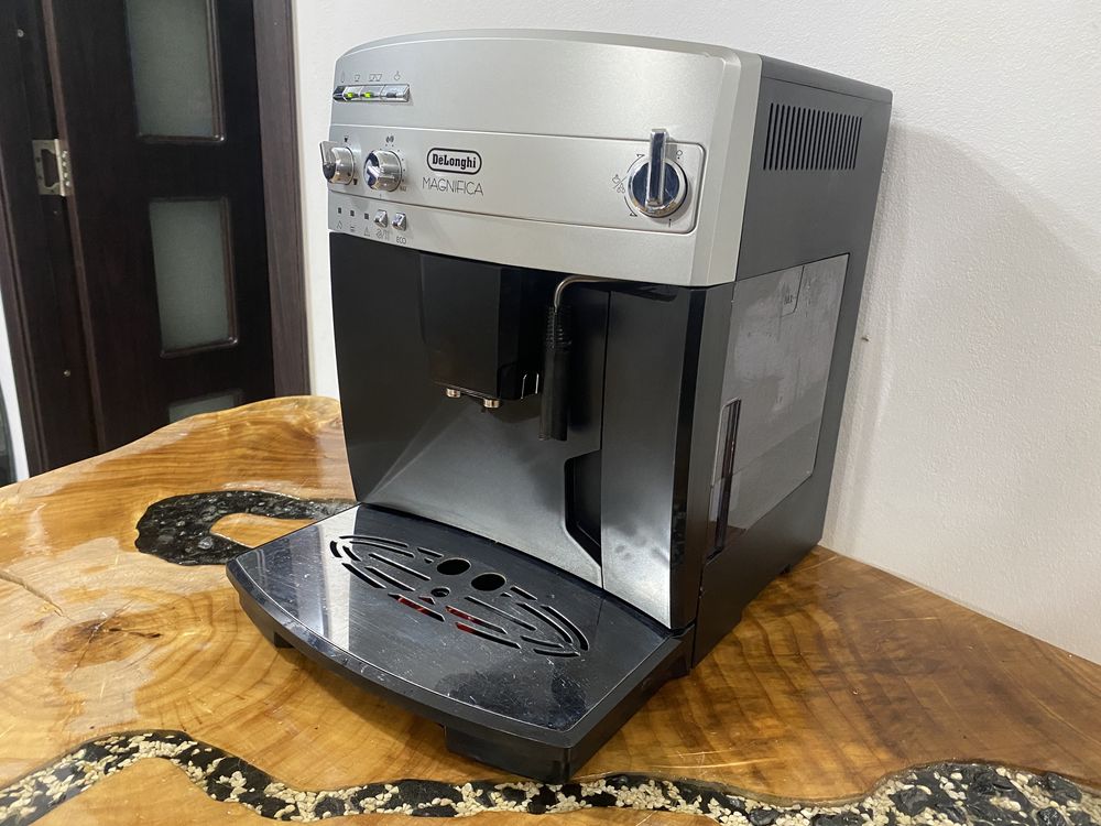 Expresor / espressor delonghi magnifica