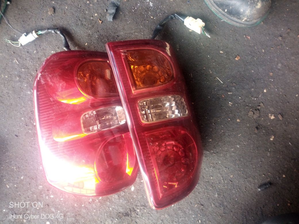 Etrieri spate Toyota RAV4 și stopuri 2004