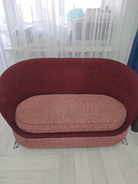 Диванчик с креслами для кухни.