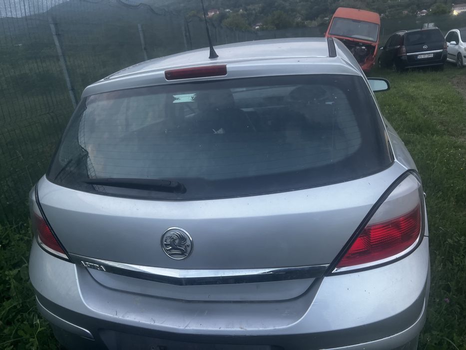 Triple astra h hatchback