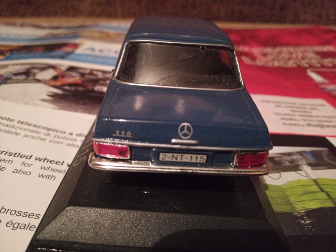 Machetă Mercedes-Benz W115, scara 1:43, fără blister, stare f. bună