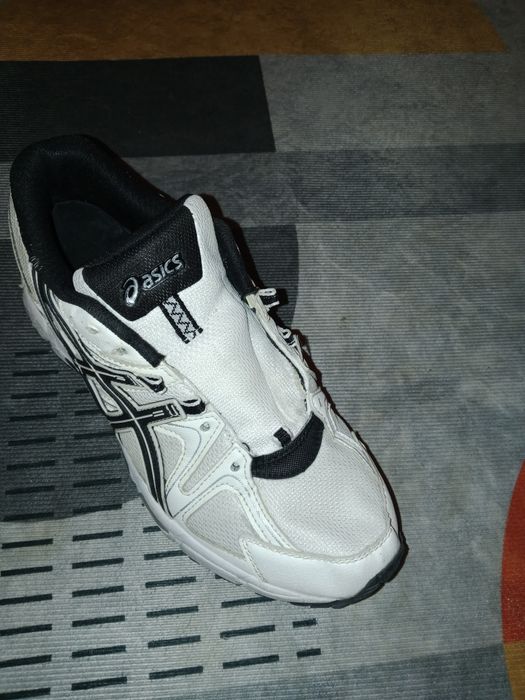 Кроссовки, ASICS