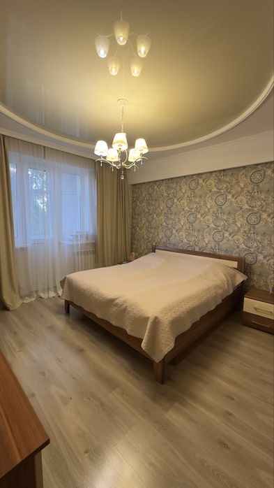 Продаются шторы и тюль для гостинной или спальни в хорошем состоянии.