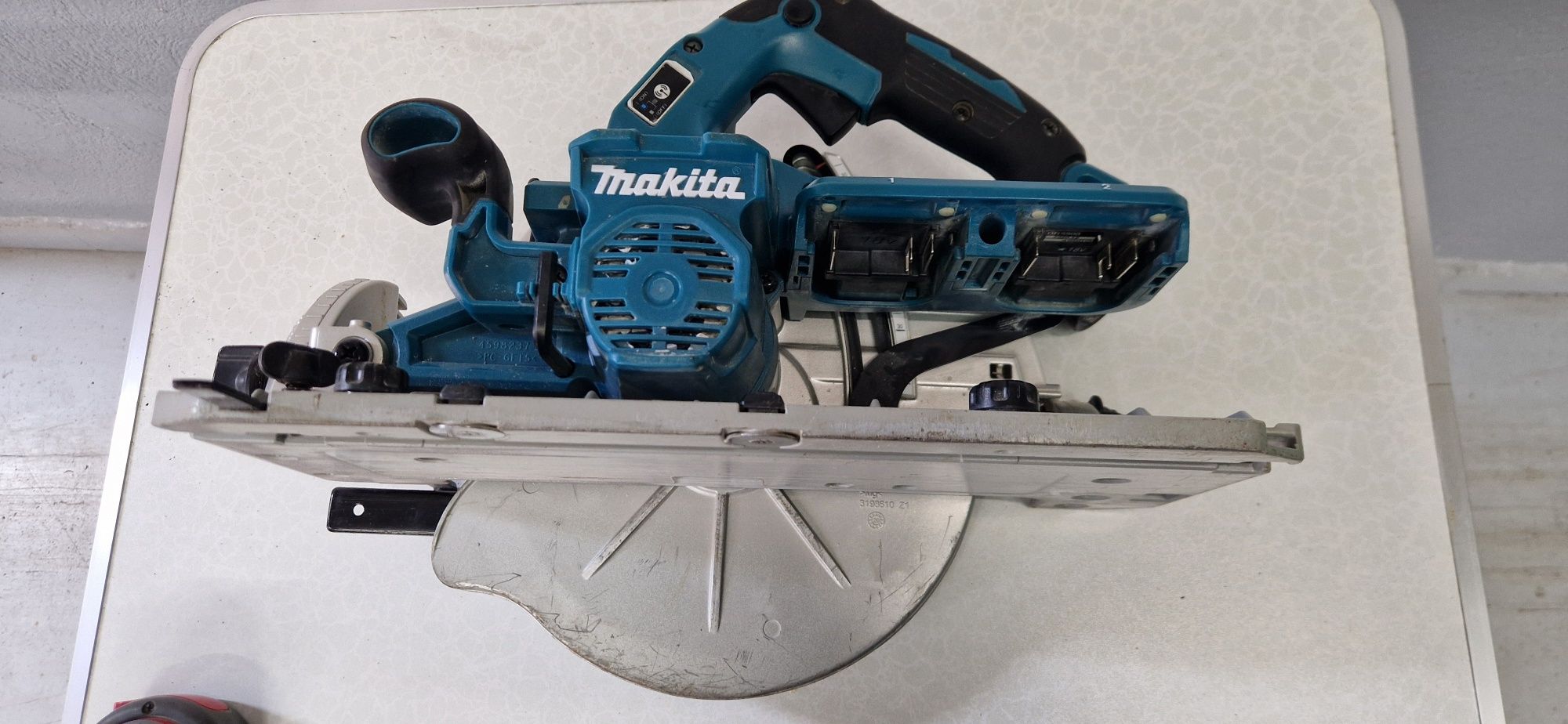 Акумулаторен циркуляр Makita DHS900, 18V+18V, Ф235мм 2х5аh и зарядно