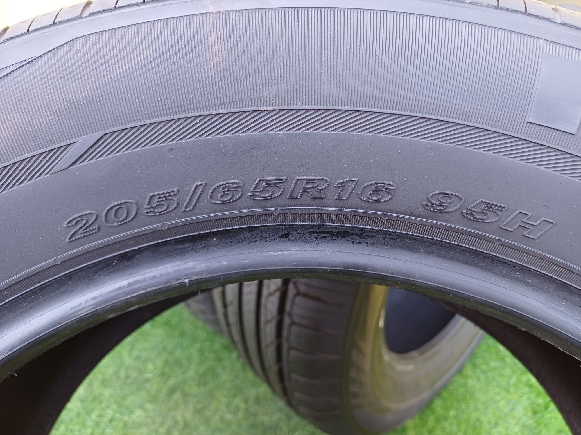 Шины 205/65 R16 Nexen комплект.