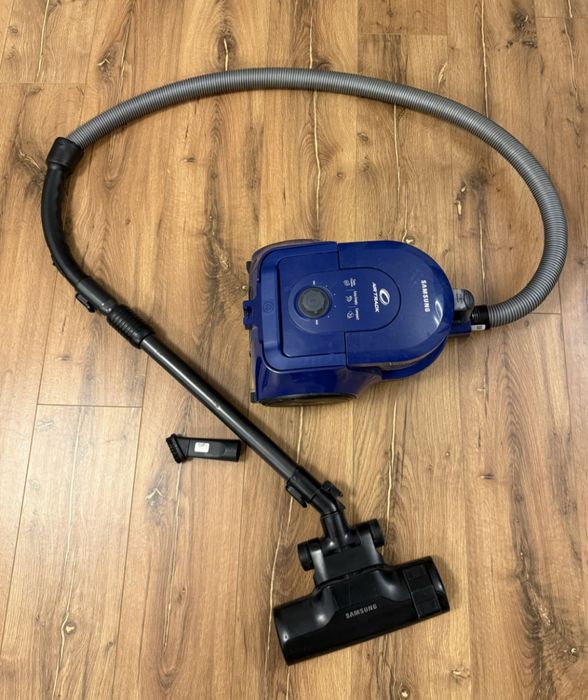 Aspirator Samsung, fără sac, putere 850 w