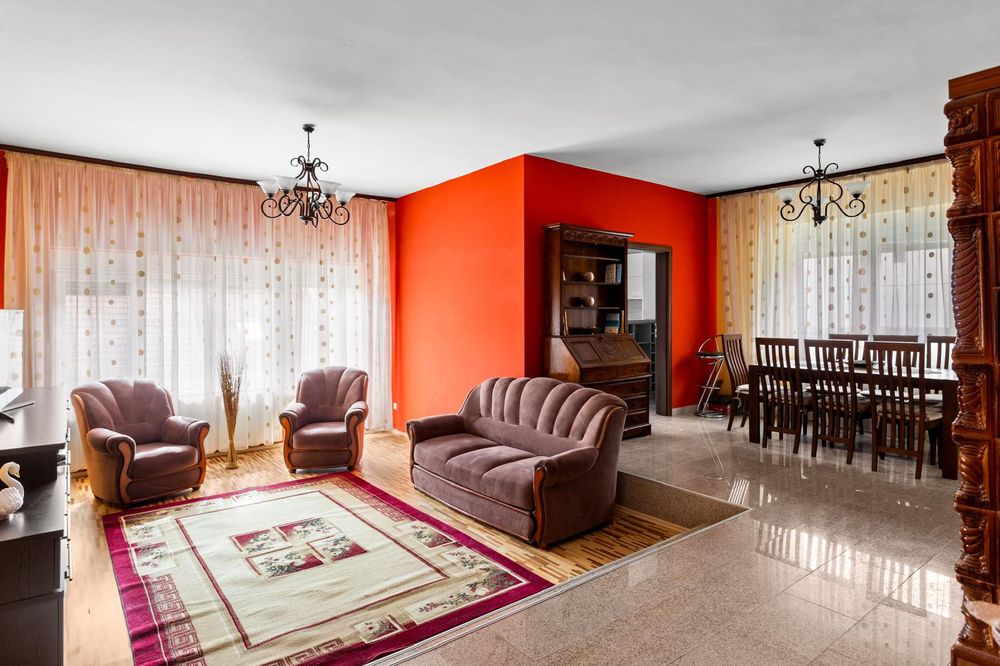 Vilă de vinzare , in Arad , ultracentral , in apropiere de Teatru .