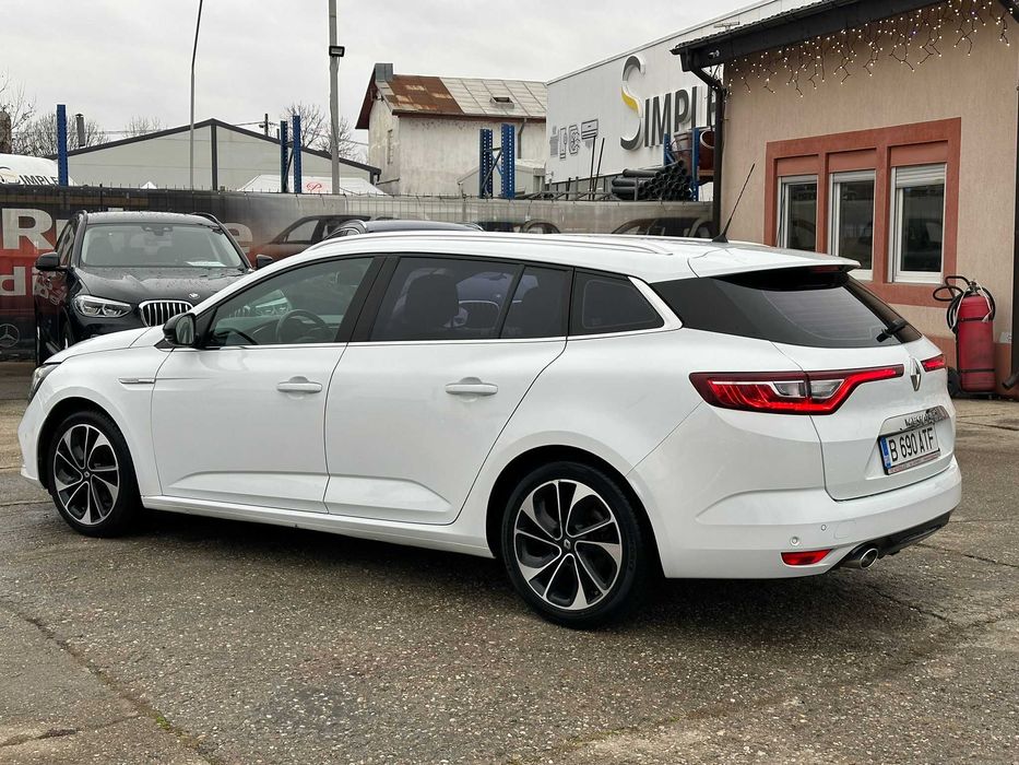 Inchirieri Renault Megane 2022 automat la preturi incepand cu 25euro