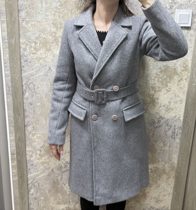 Продается пальто идеальное состояние , новое