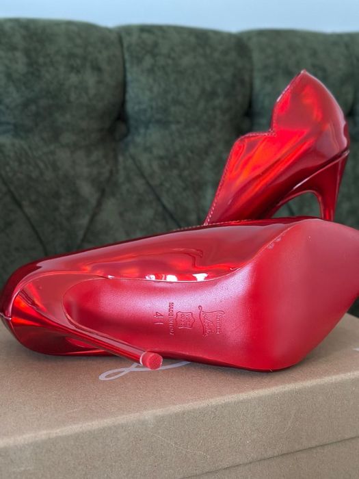 Pantofi louboutin pe stoc