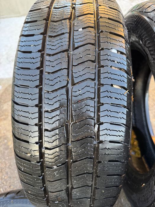 Продават се бусови гуми Барум