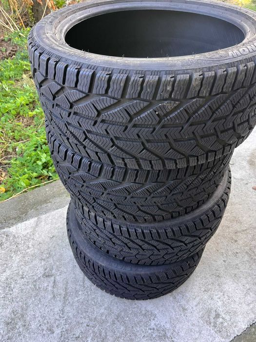 Anvelope RIKEN IARNA 245/40 R18 97V