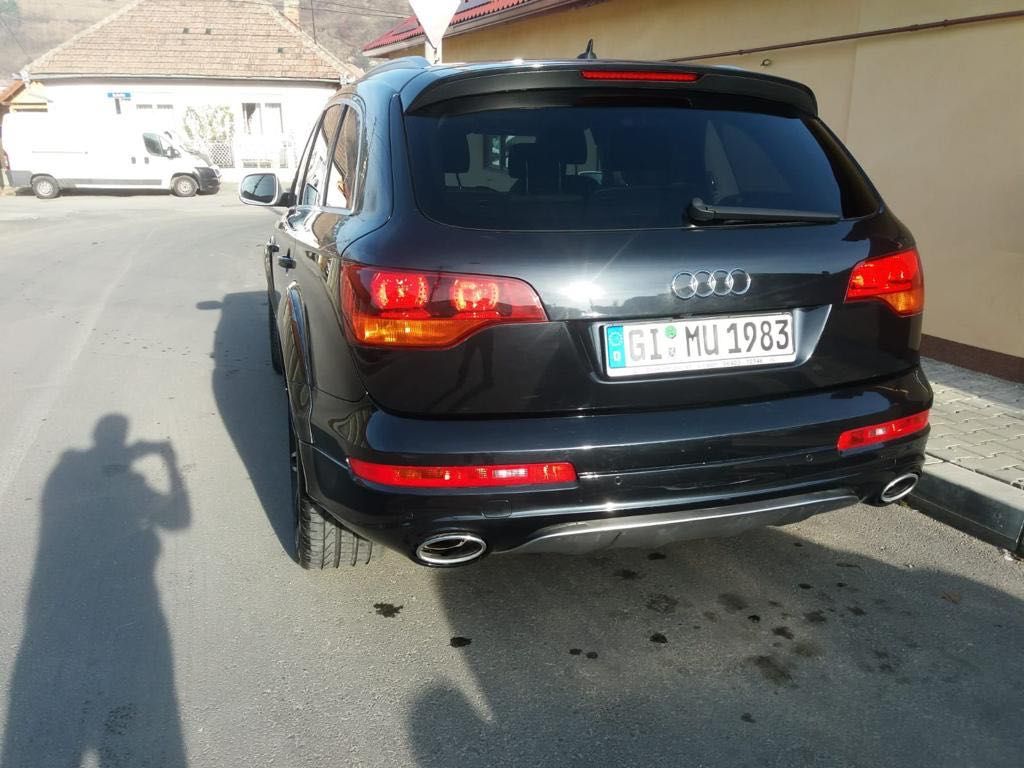 Audi Q7 V12 6.0 .