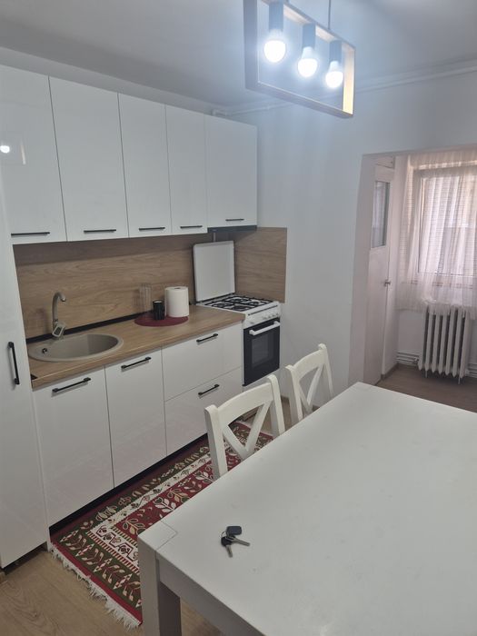 Inchiriez apartament
