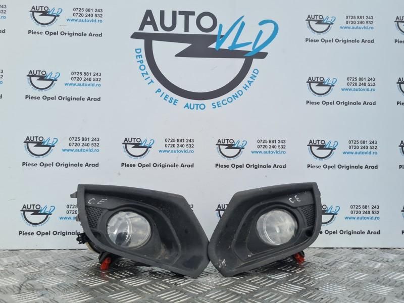 Proiector ceata cu grila stanga dreapta Opel Corsa E