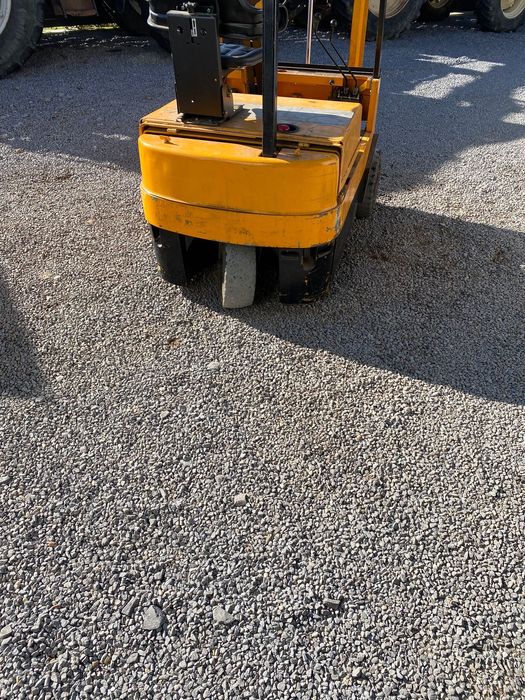 Stivuitor electric cu problema la incarcat pt piese sau reparat