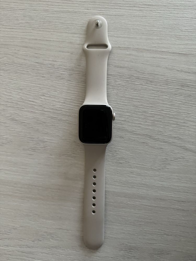 Apple Watch SE (2nd gen, GPS)
