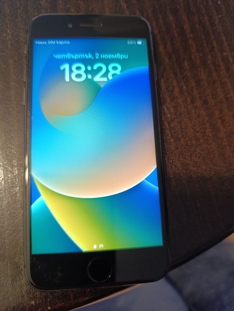 Продавам айфон. 8