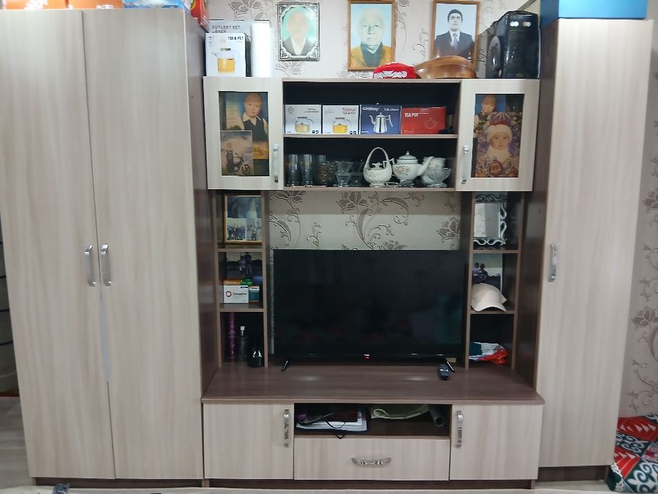 Продаю  стенка б/у состояние хорошее, длина 210.шириша270,