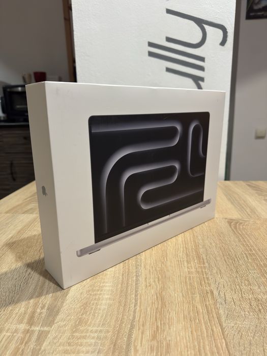 Apple MacBook Pro 14" cu procesor M4, 16GB RAM, 512GB SSD, Silver