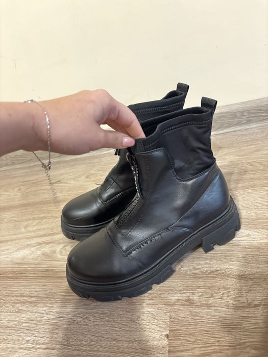 Дамски боти с цип