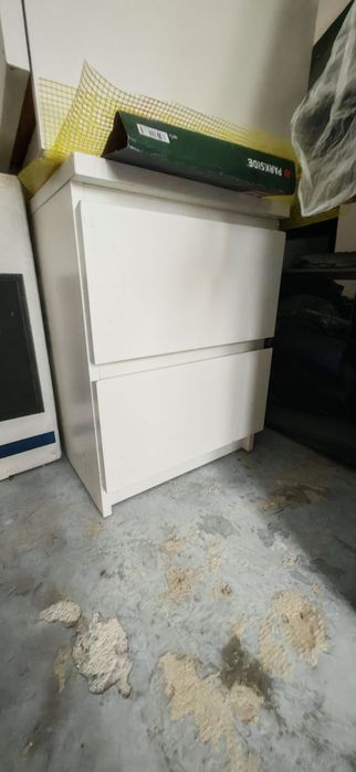 2 броя нощно шкафче с по 2 чекмеджета всяко.. Бял гланц като нови