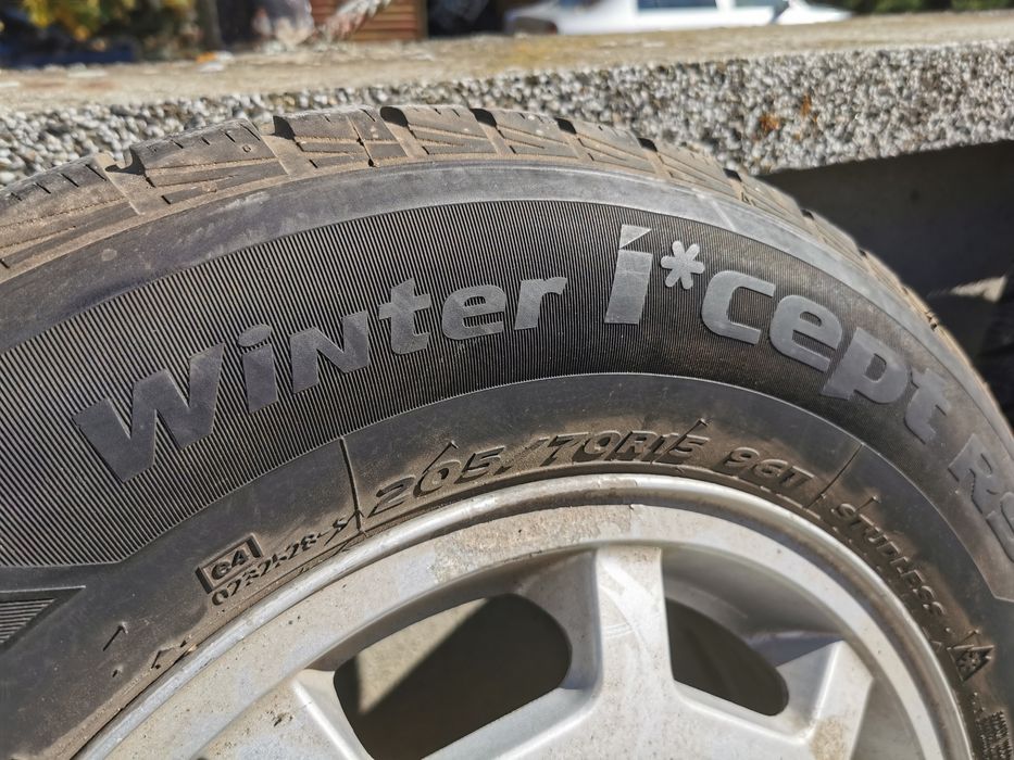 3 броя зимни гуми hankook 205 70 15