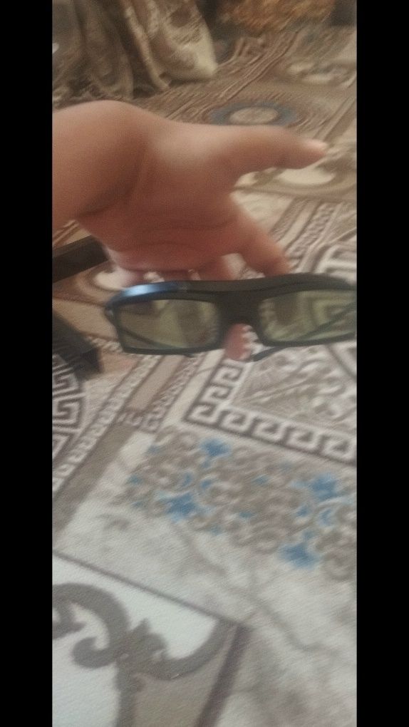 Продают 3D очки рабочие но нет батарейки