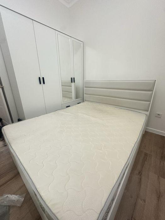 Продается спальная кровать, со шкафом в отличном состоянии