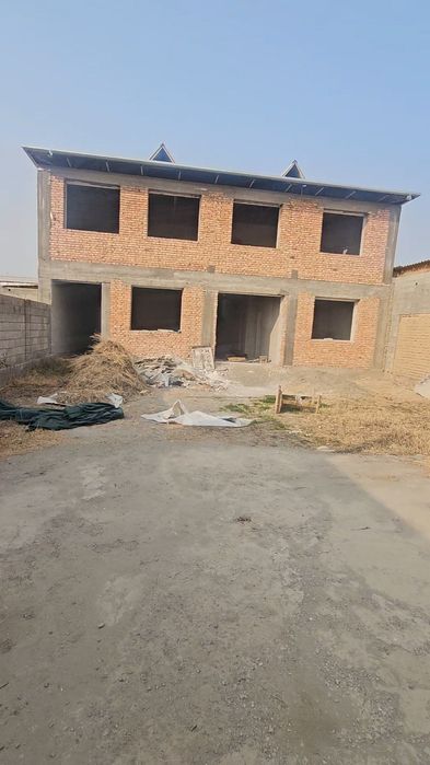 Продаётся!Сотилади!2-х этажный дом недостроенный(свет,газ,вода)