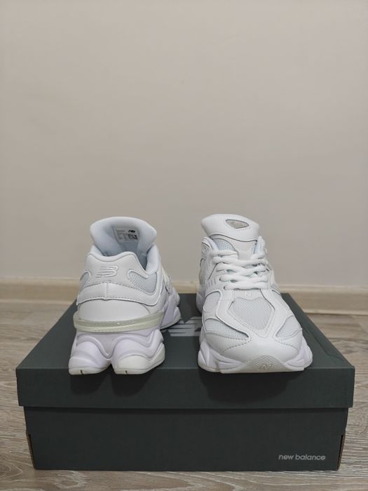 New Balance 9060 бели