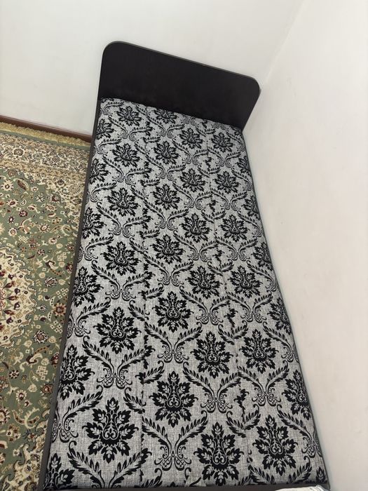 Кровать в хорошем состояний