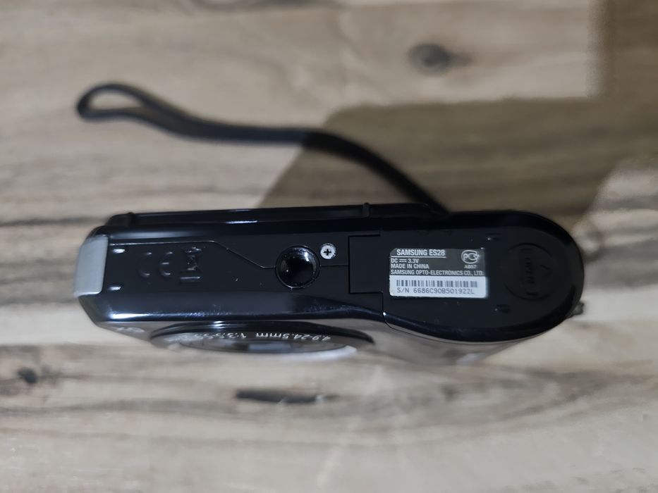 Samsung ES28 Камера + 2GB SD карта + Кабел – Отлично състояние!