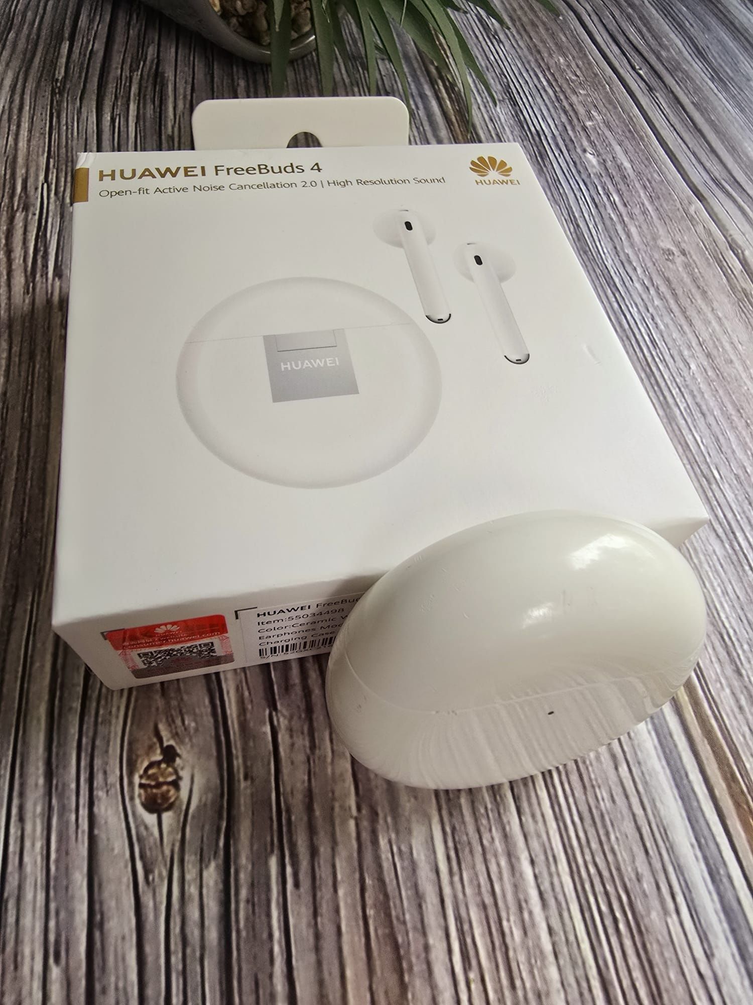 Casti wireless Huawei Freebuds 4 folosite stare buna
HUAWEI FreeBuds 4