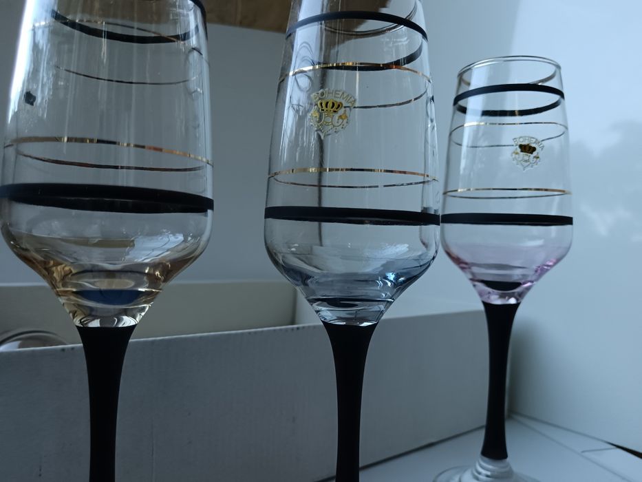 2 комплекта чисто нови чаши за вино Бохемия