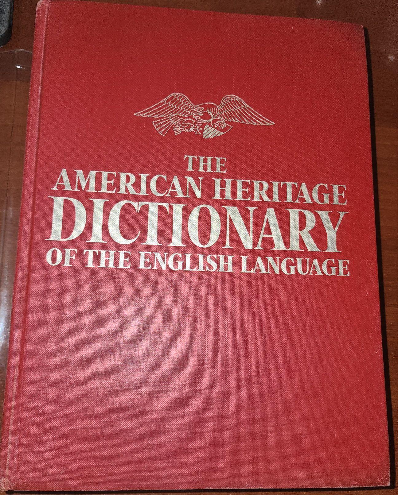 продам книгу The American Heritage Dictionary of The English Language