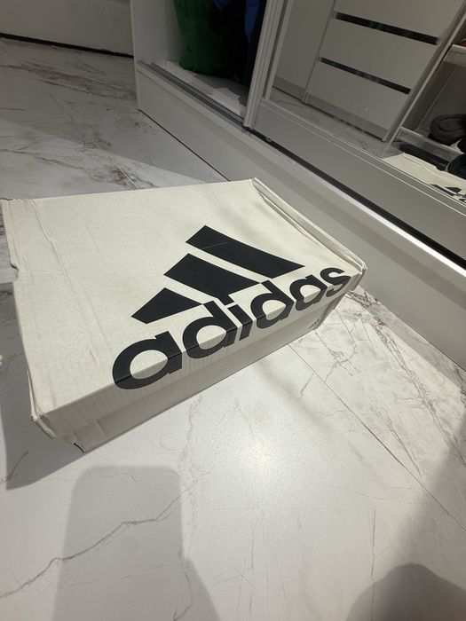 Кроссовки адидас