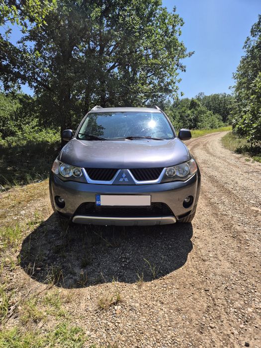 Mitsubishi Outlander 2.0 TDI-140 CP 4x4 decuplabil la buton