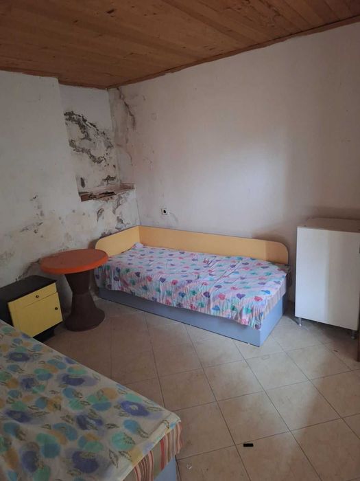 Парцел с постройка в село Кошарица